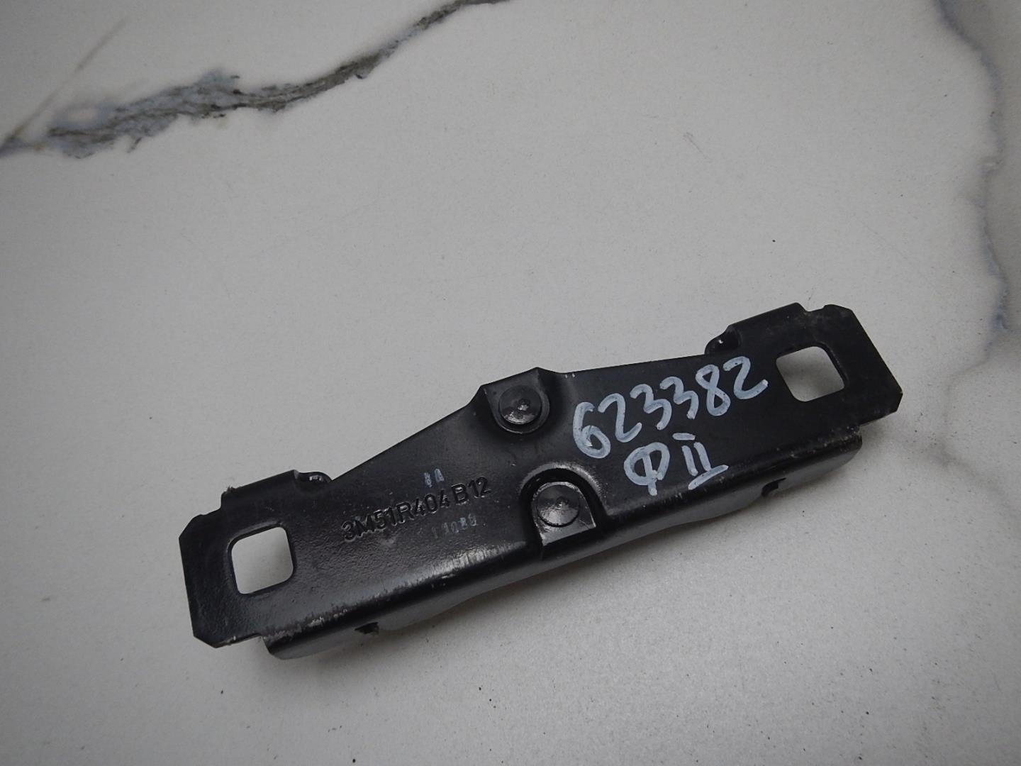 Ответная часть замка багажника