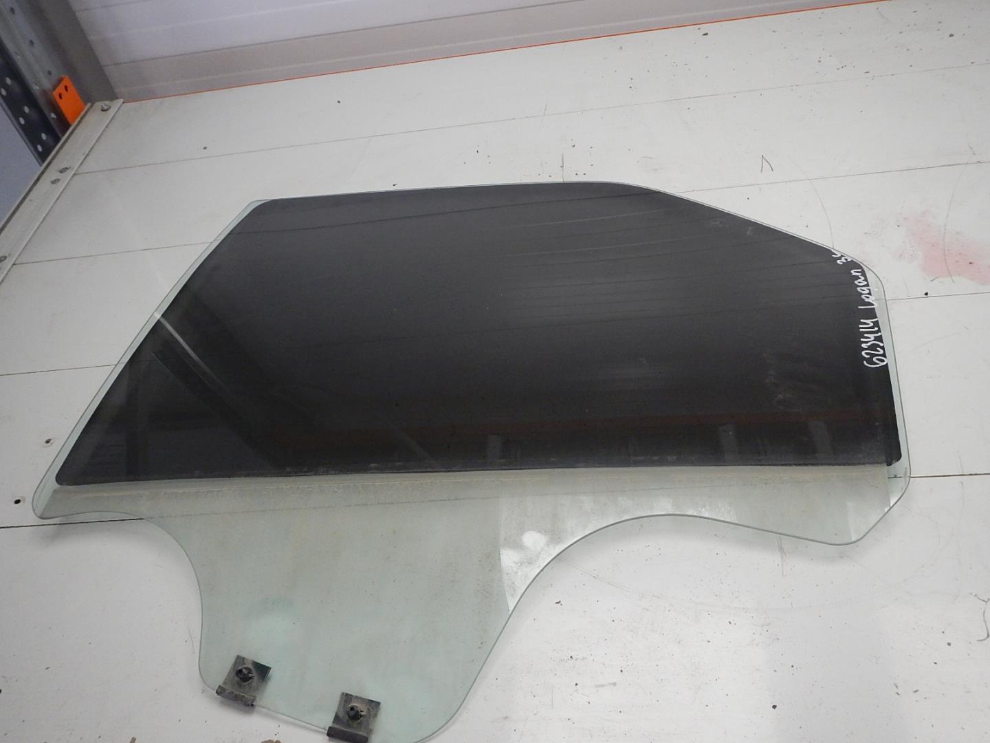 Стекло двери задней левой