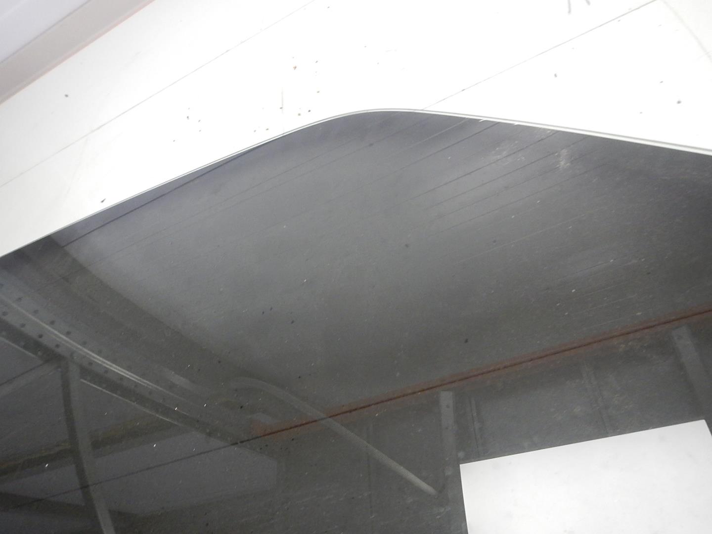 Стекло двери задней левой