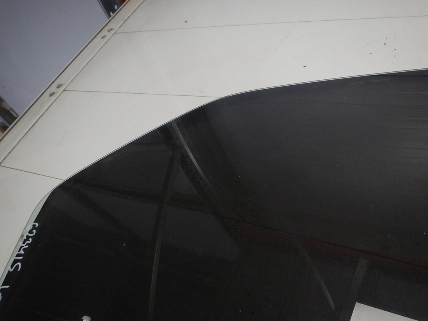 Стекло двери задней правой