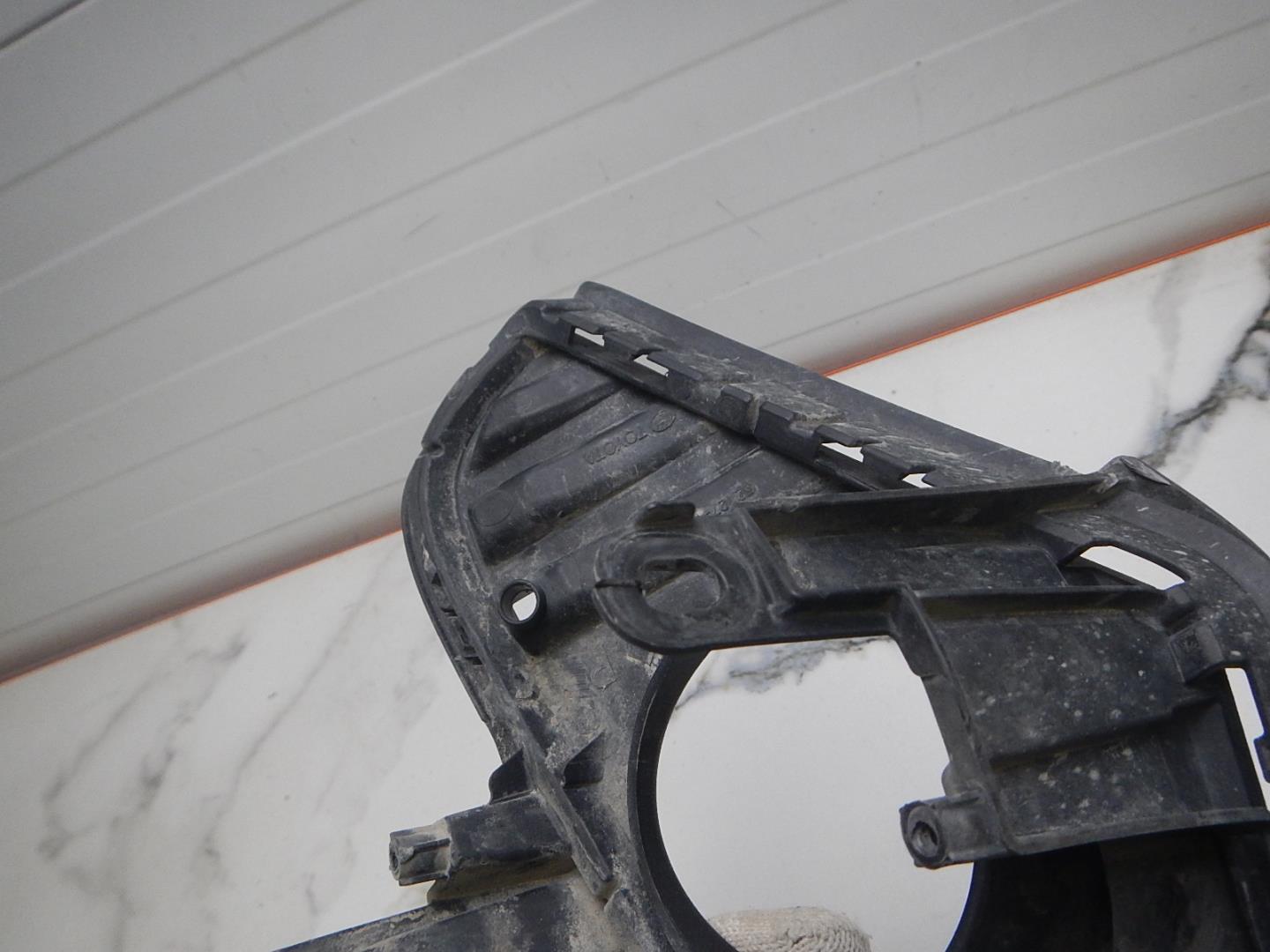 Решетка в бампер правая