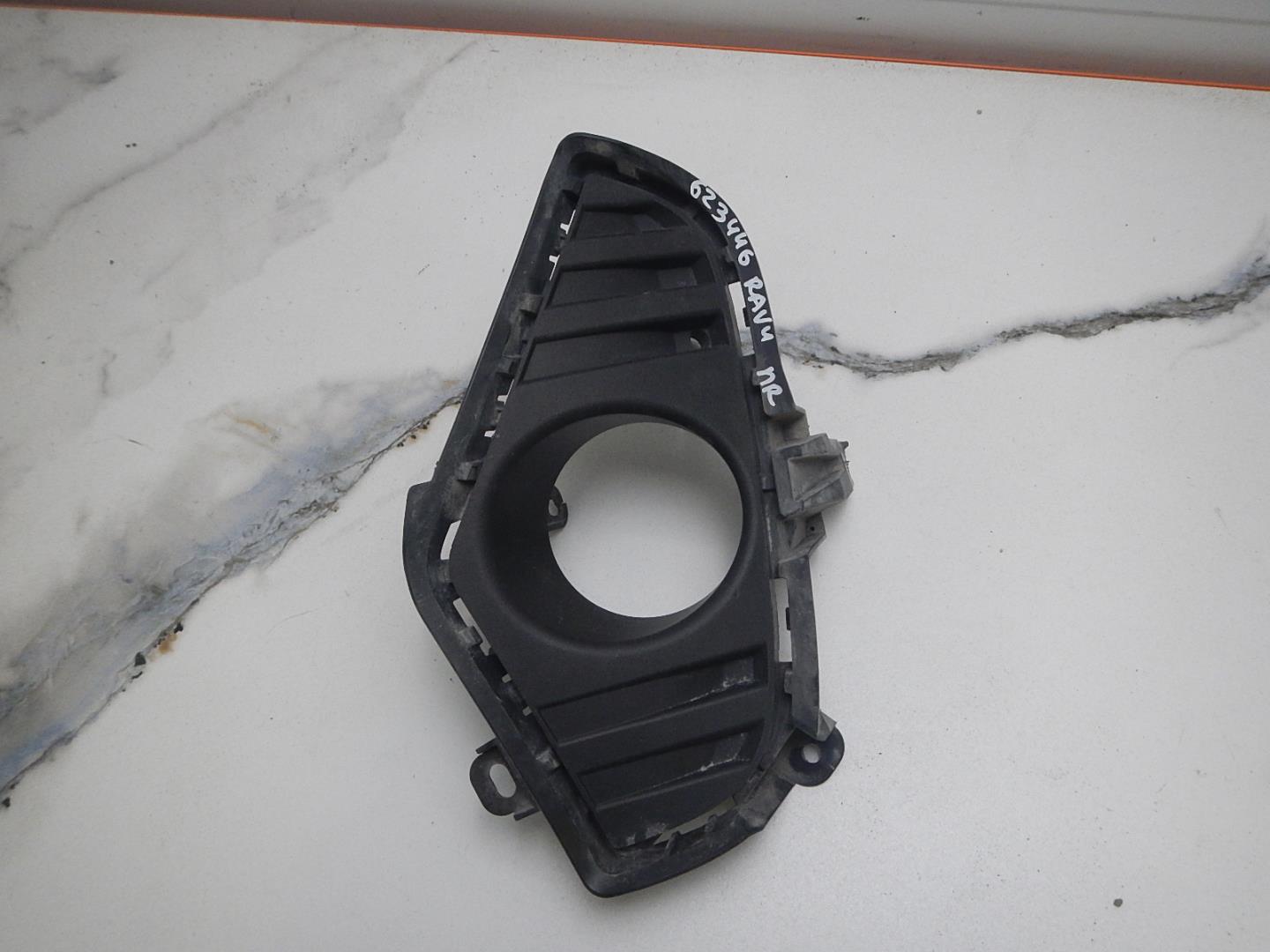 Решетка в бампер правая