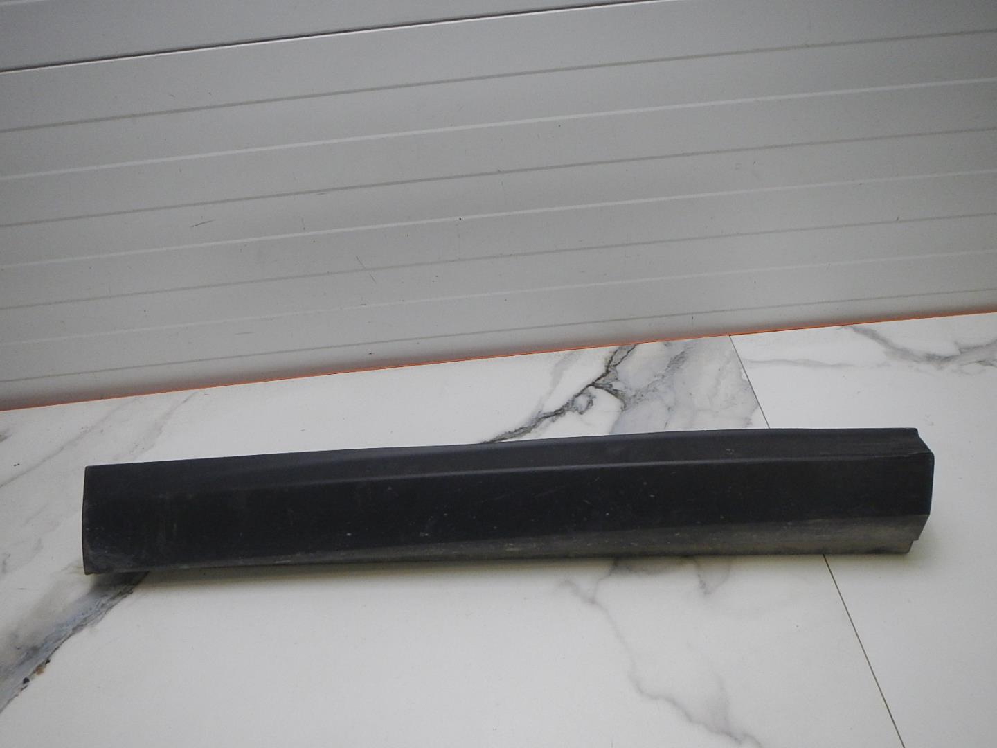 Молдинг задней правой двери