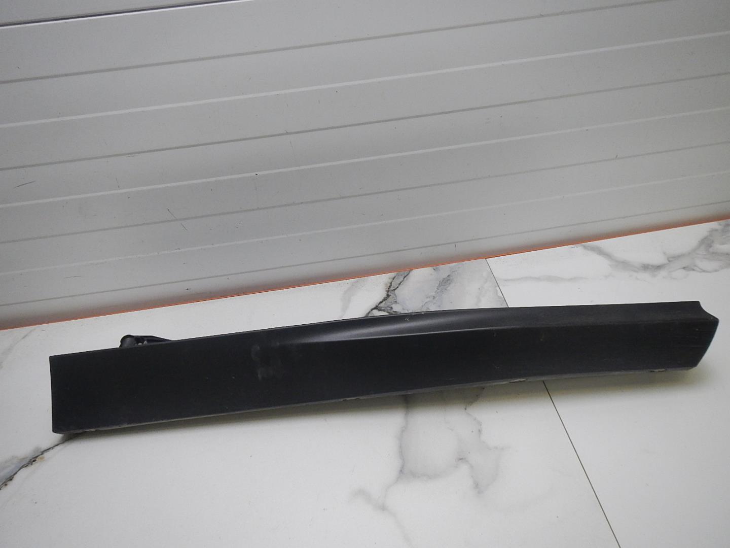 Молдинг задней правой двери