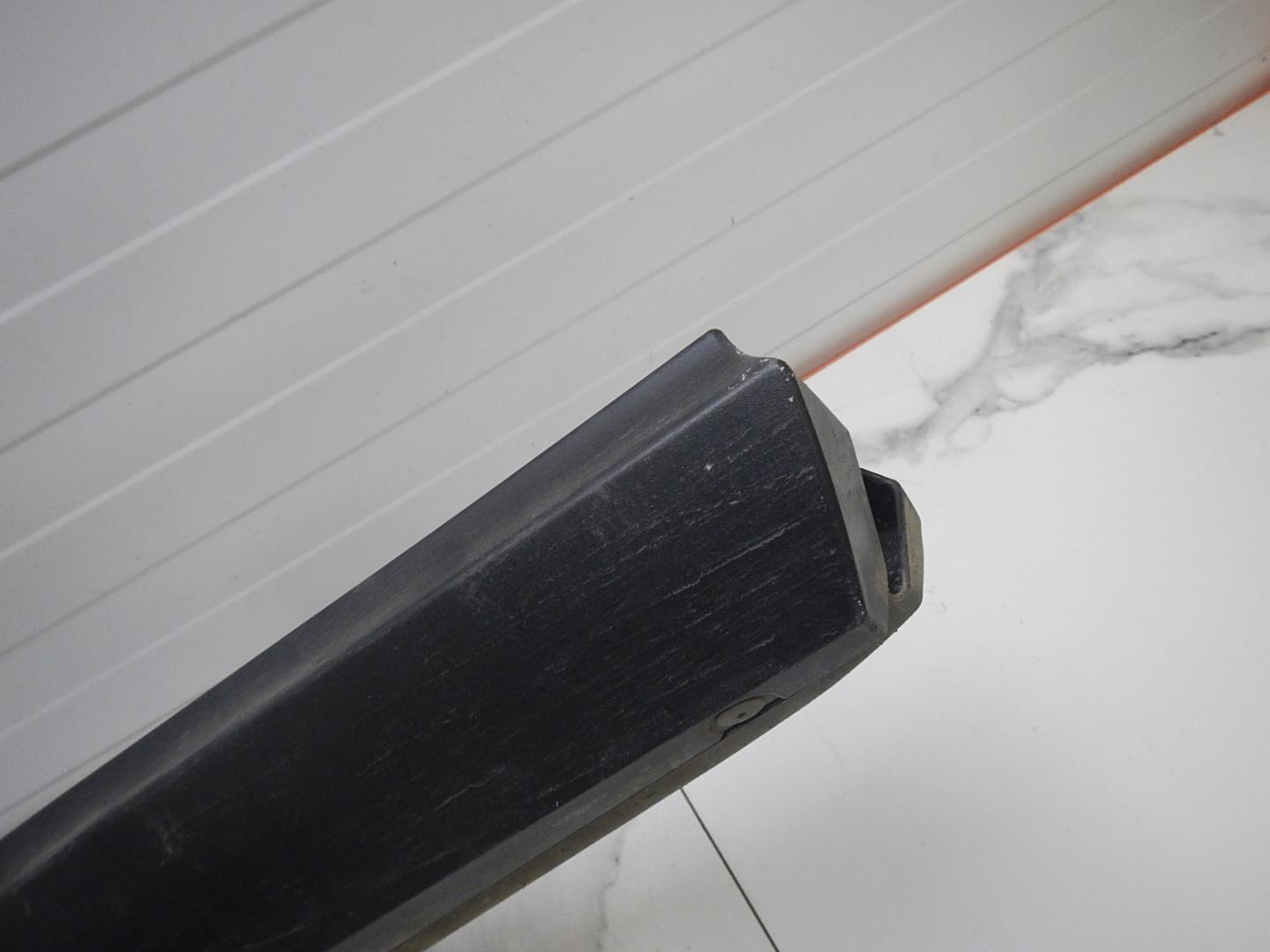 Молдинг задней правой двери