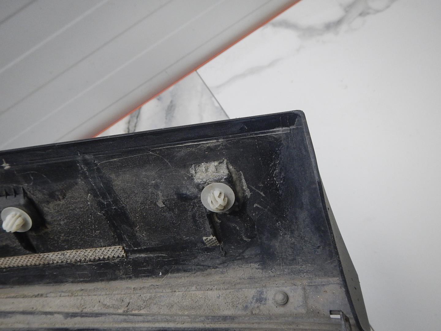 Молдинг задней правой двери