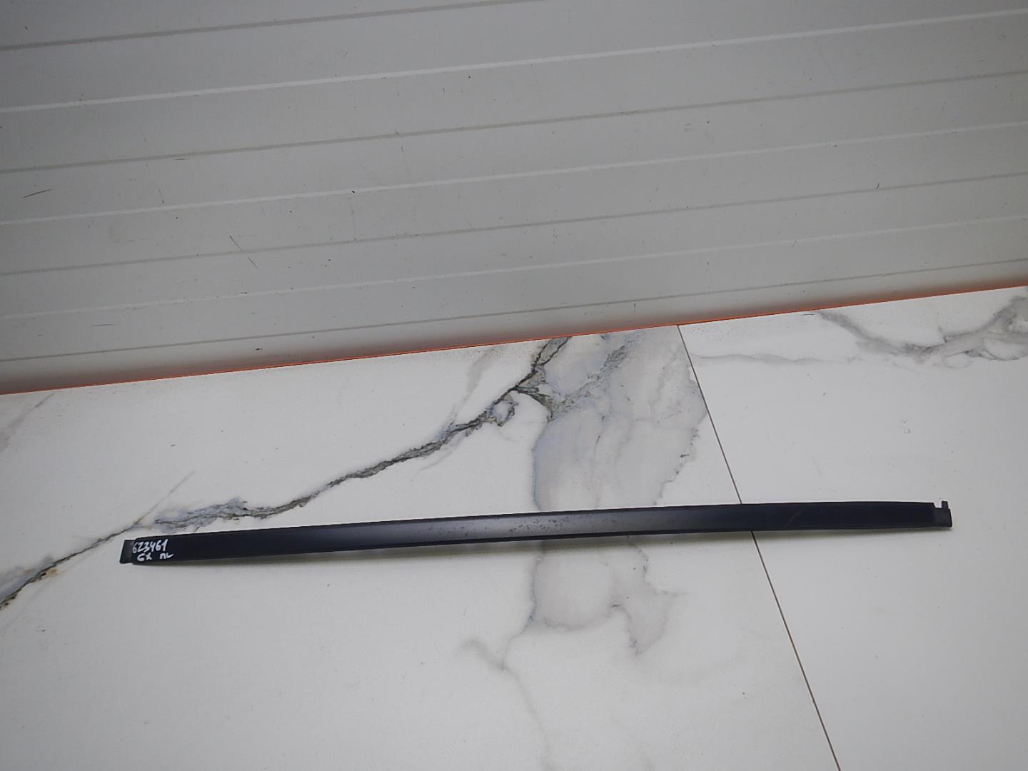 Молдинг лобового стекла