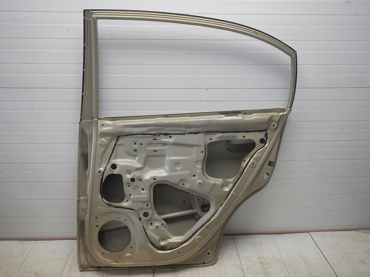 Дверь задняя правая