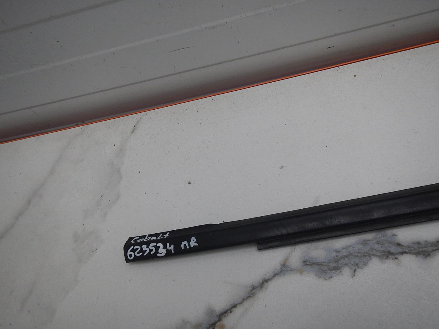 Накладка стекла переднего правого