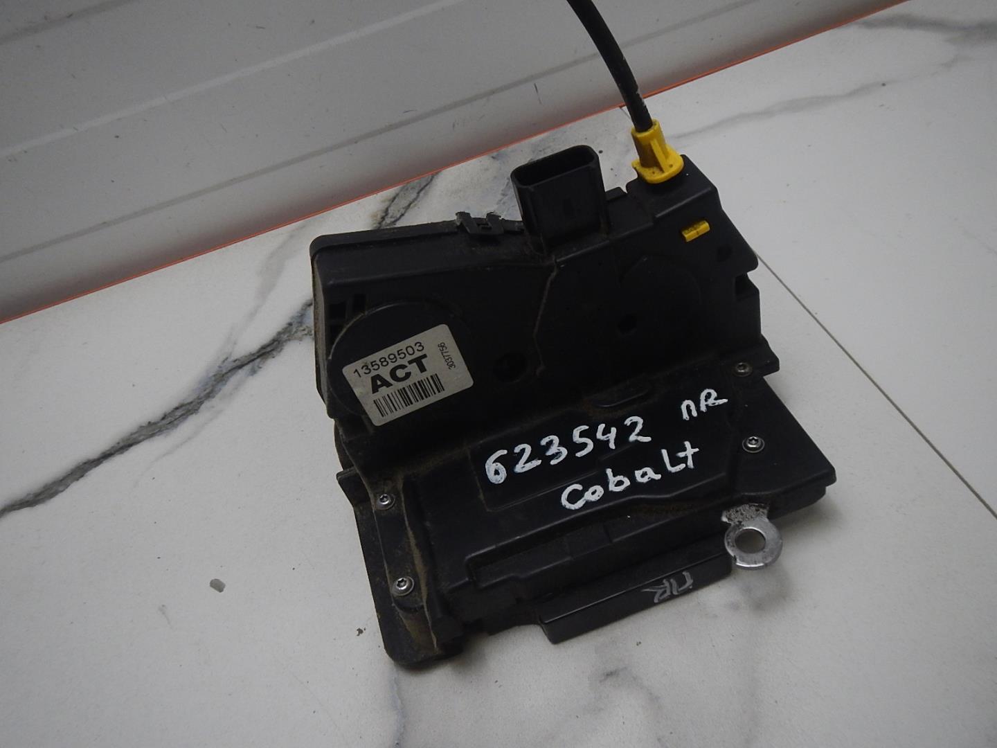 Замок двери передней правой