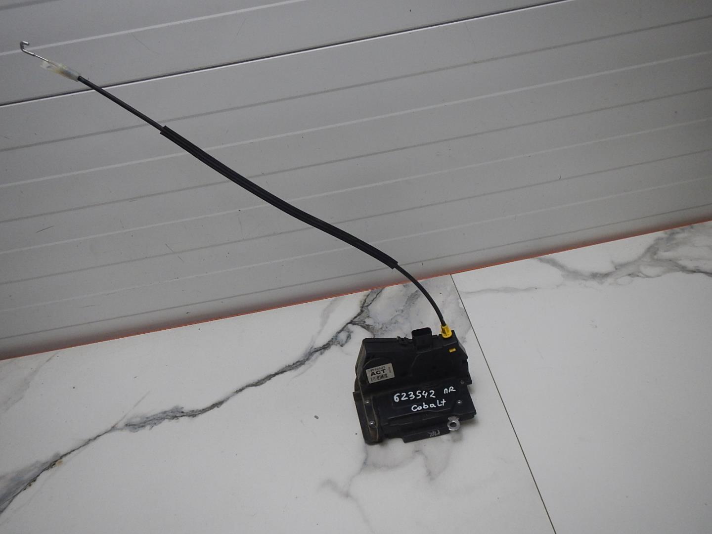 Замок двери передней правой