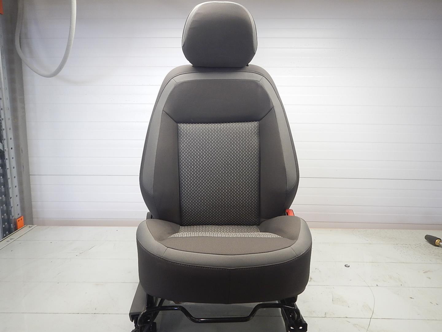 Сиденье переднее правое