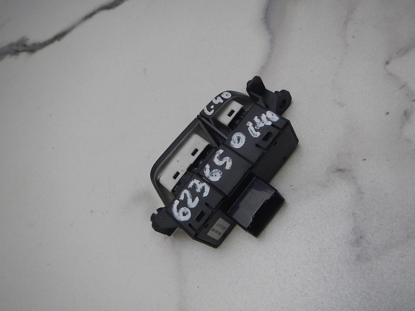 Кнопка обогрева сидений