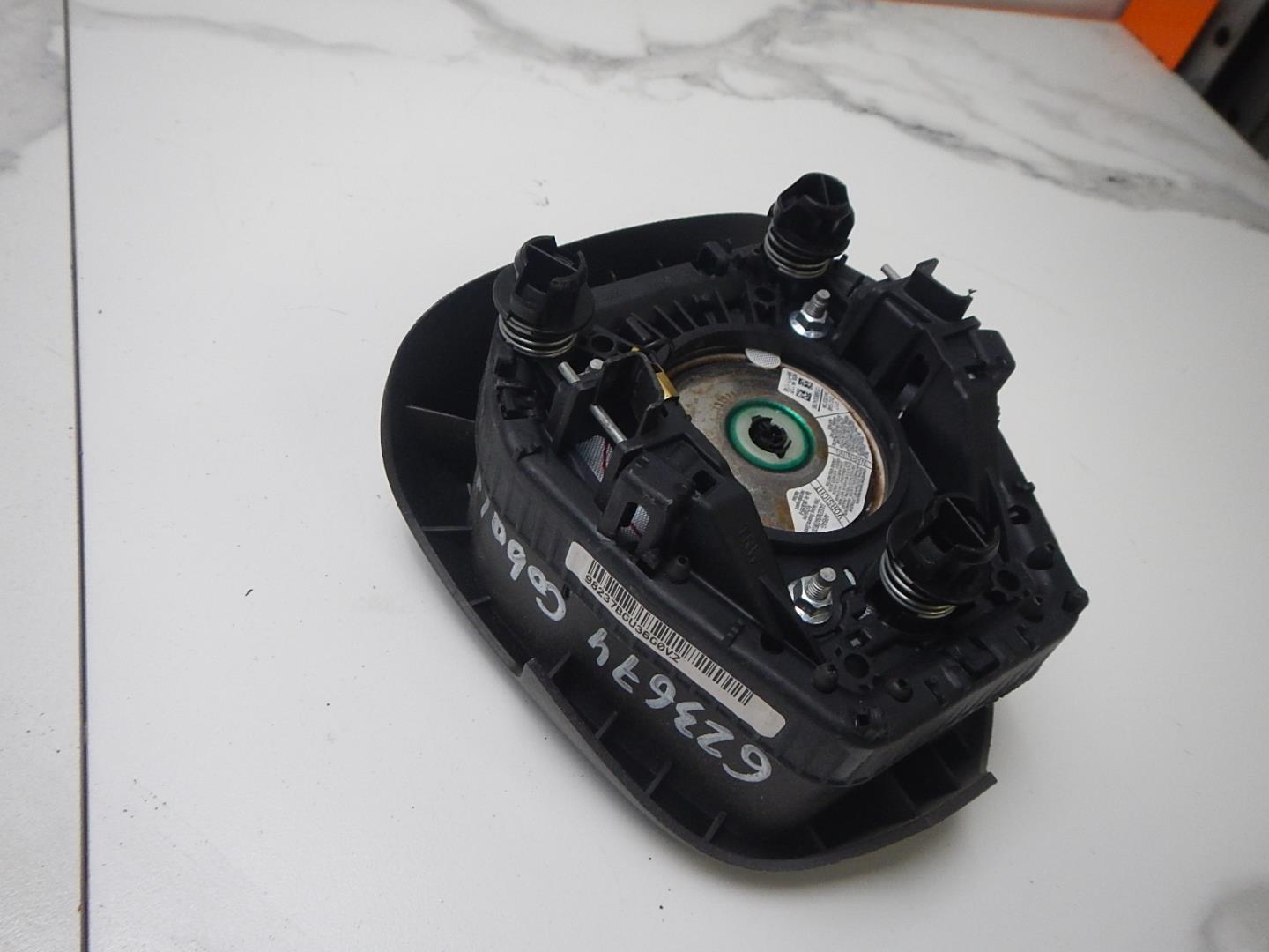 Подушка безопасности в рулевое колесо