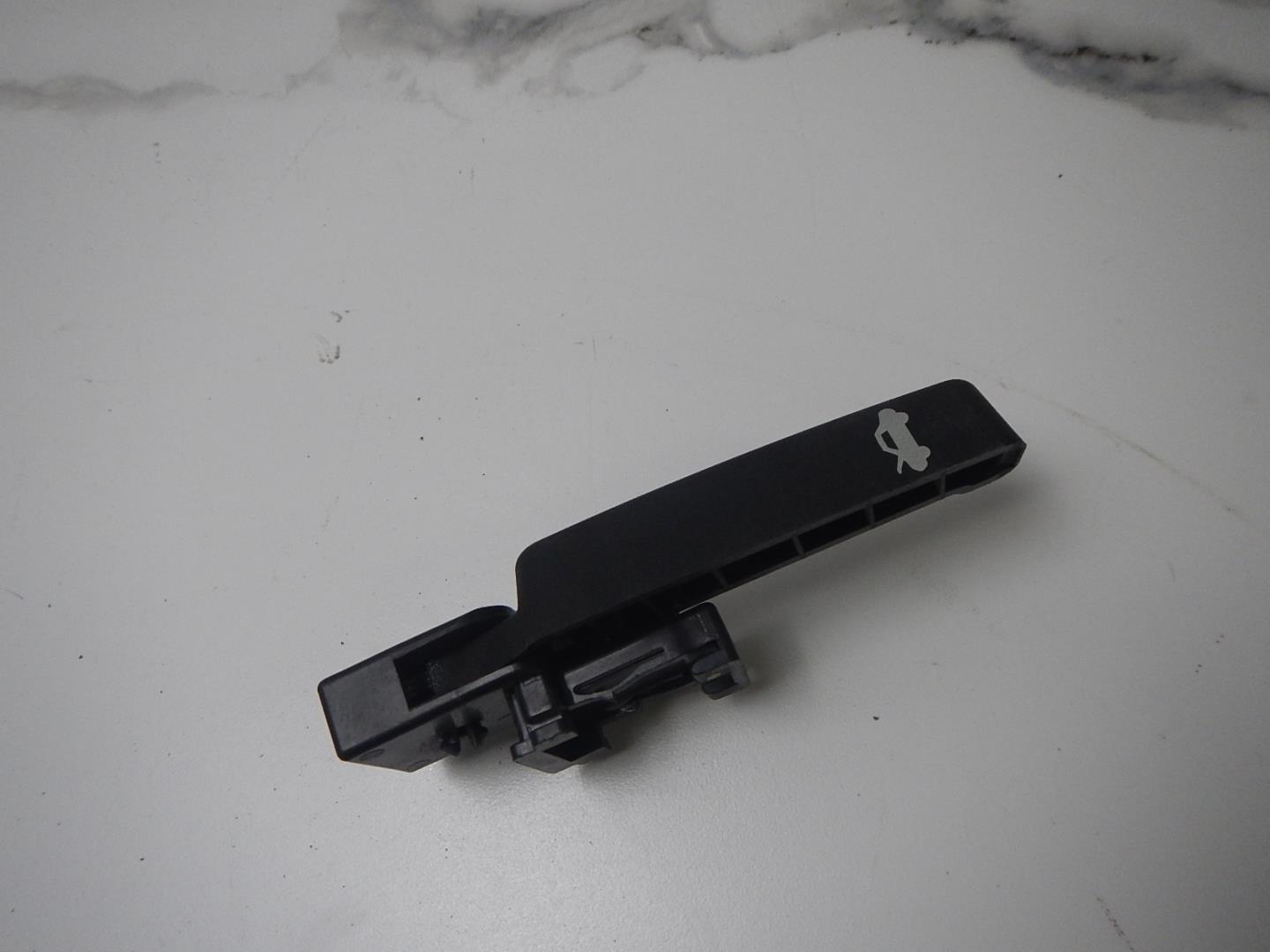 Ручка открывания капота