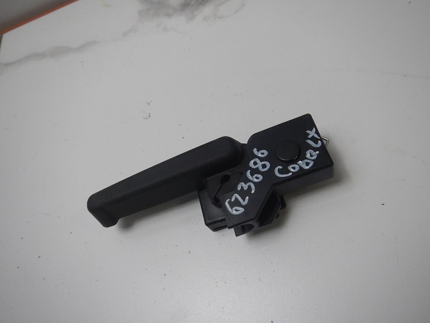 Ручка открывания капота