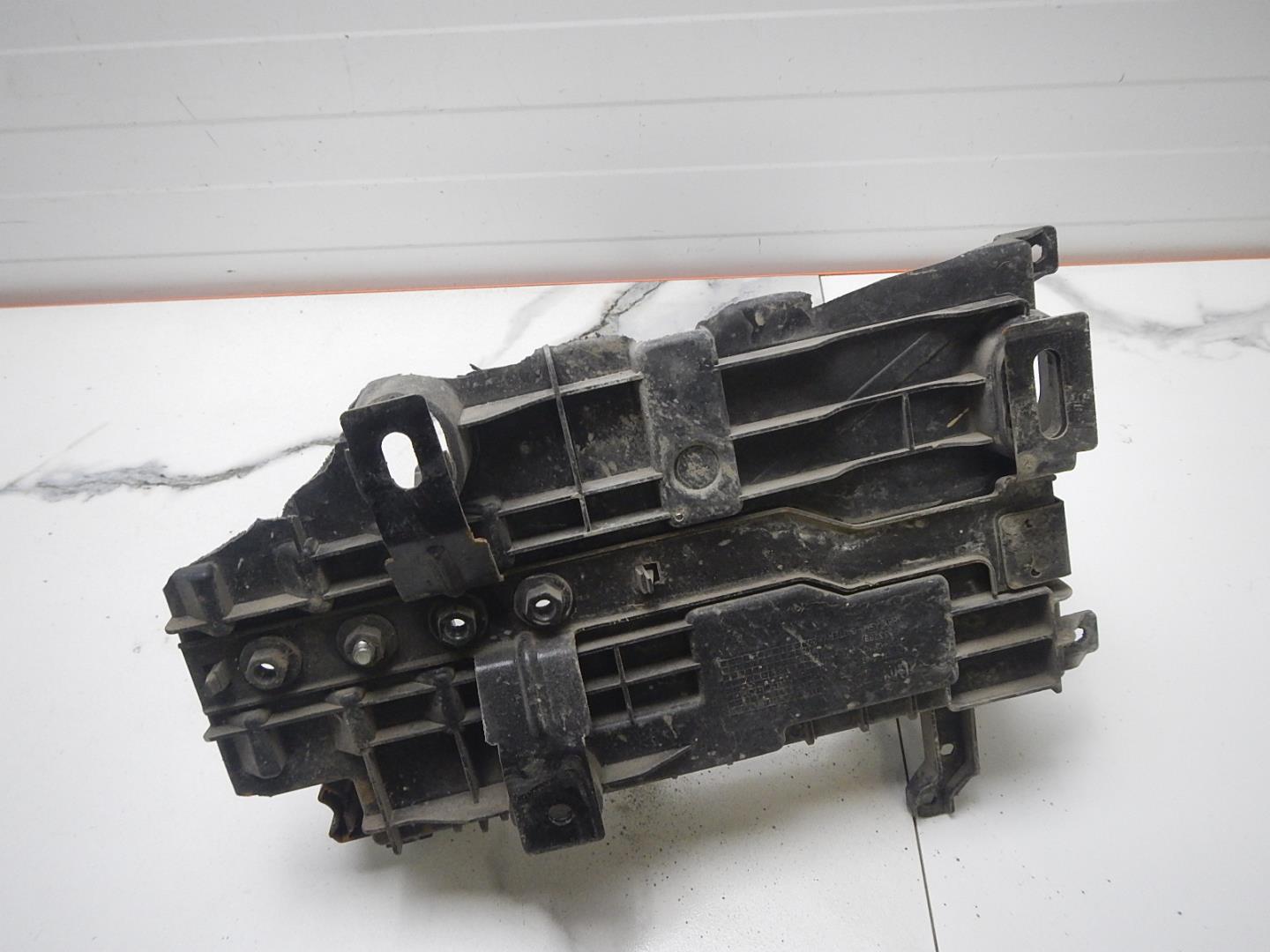 Крепление АКБ (корпус/подставка)