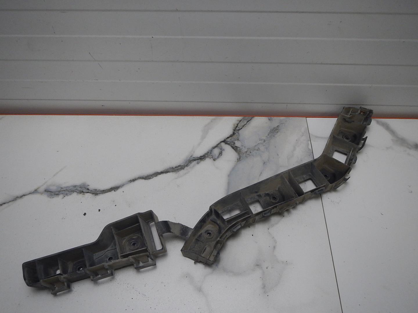 Кронштейн заднего бампера левый