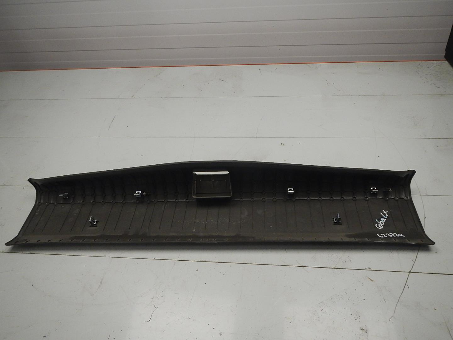 Обшивка багажника