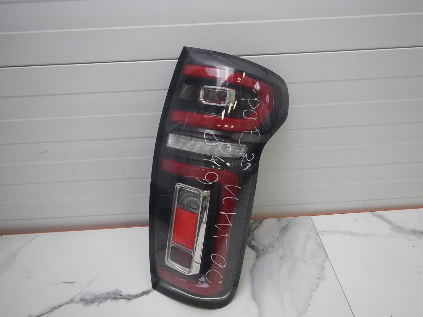 Фонарь задний правый