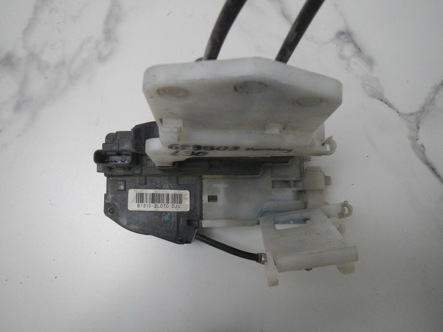 Замок двери передней левой