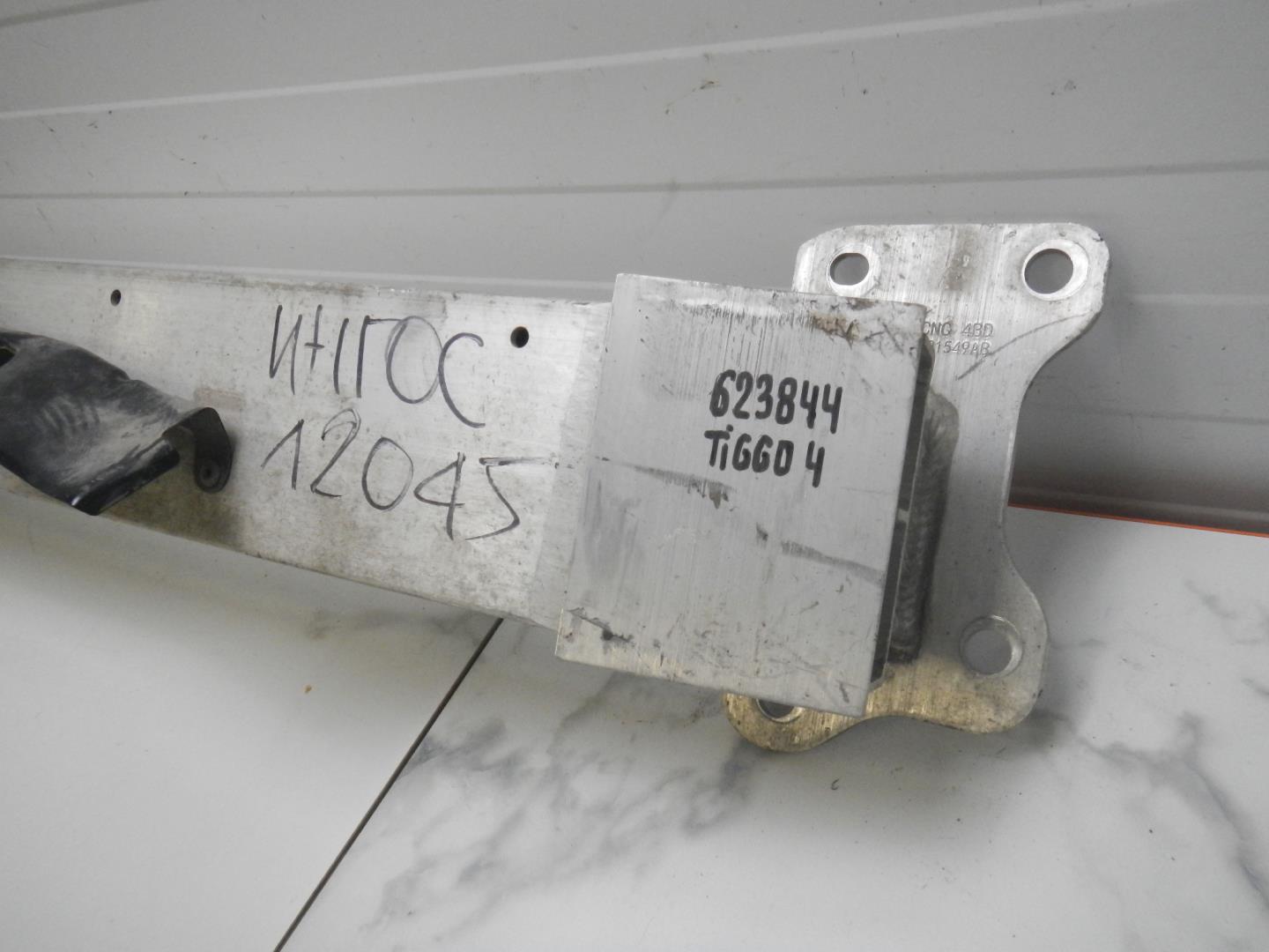 Усилитель переднего бампера