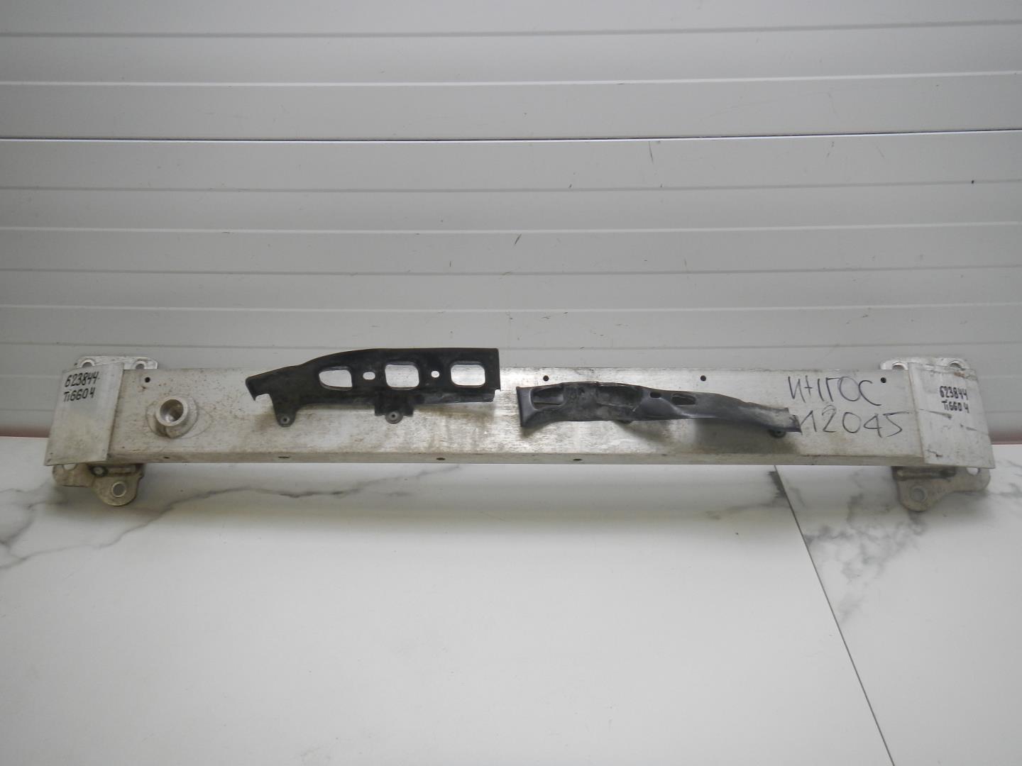 Усилитель переднего бампера