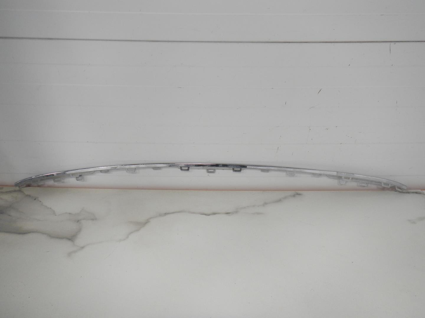 Молдинг переднего бампера