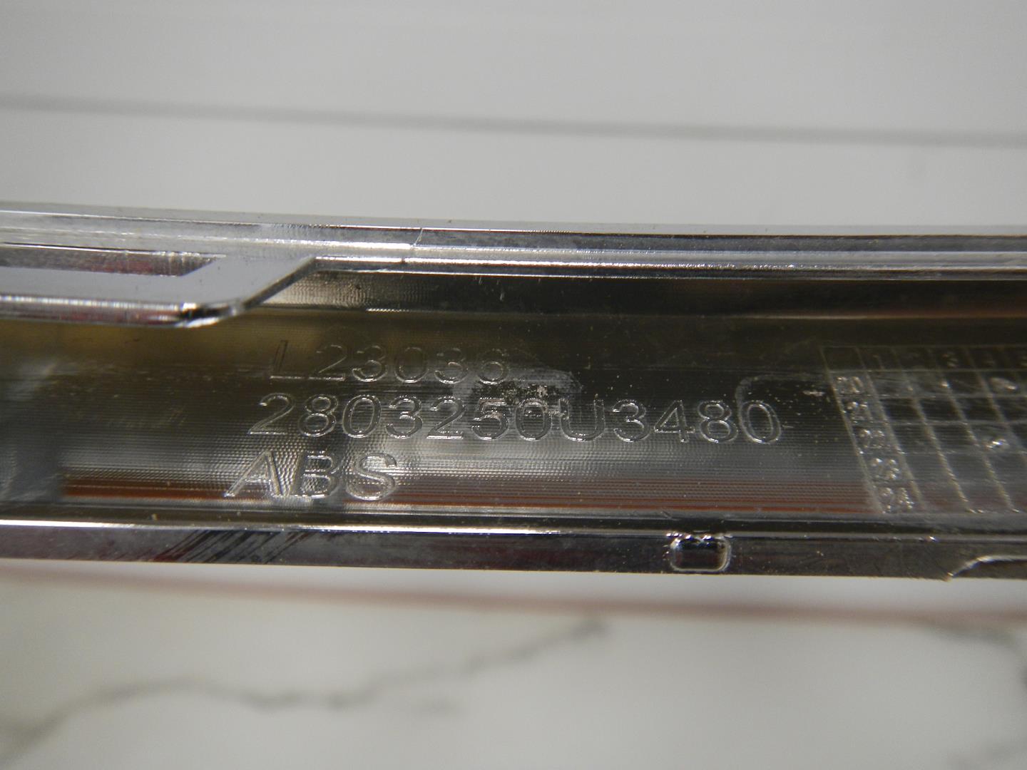 Молдинг переднего бампера