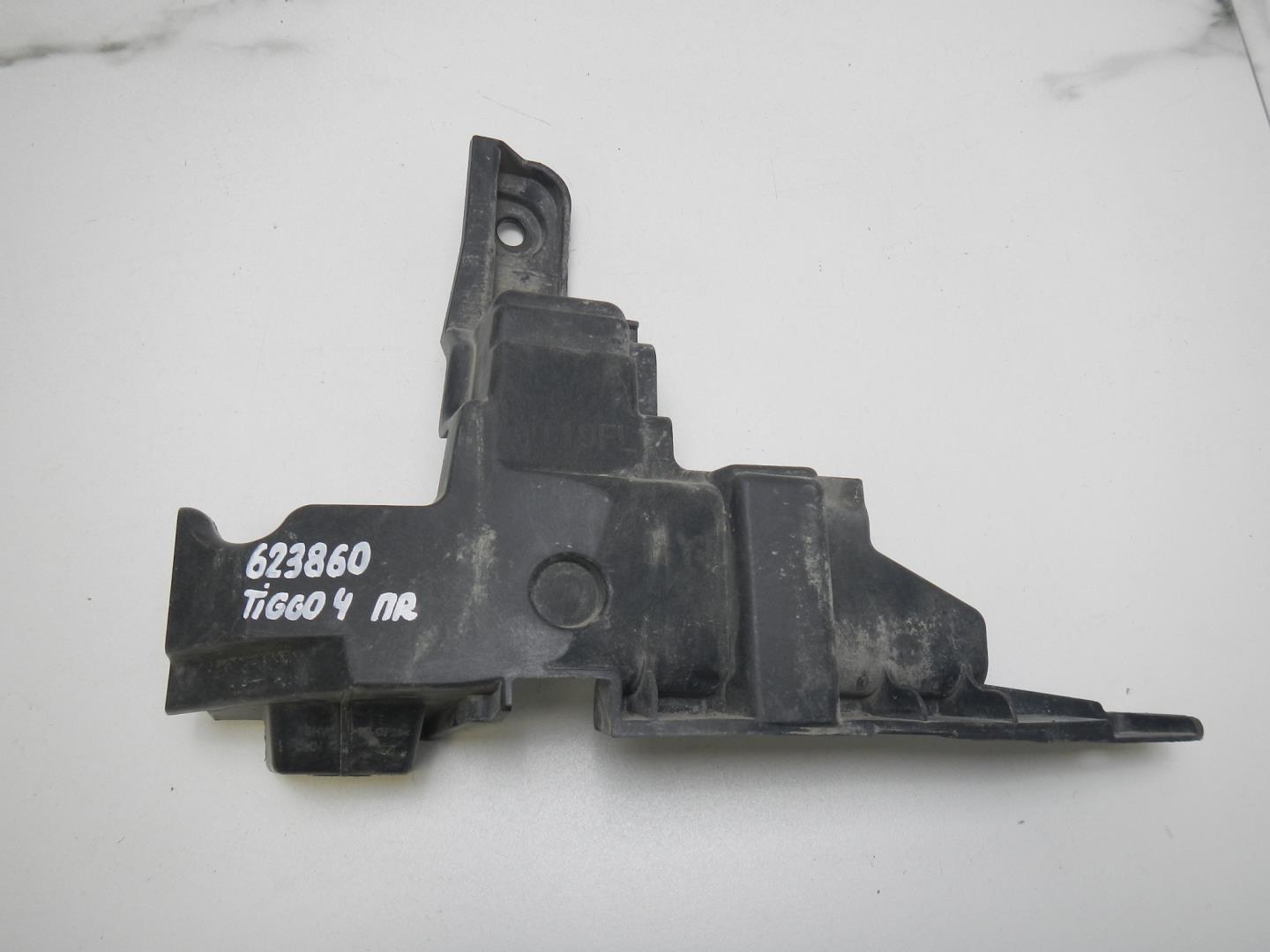 Кронштейн переднего бампера правый