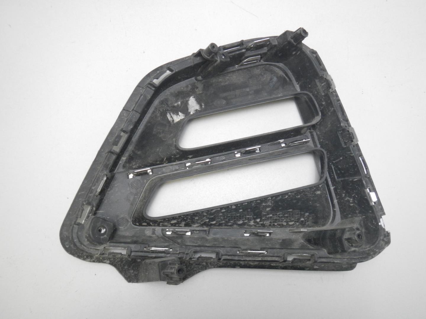 Решетка в бампер правая