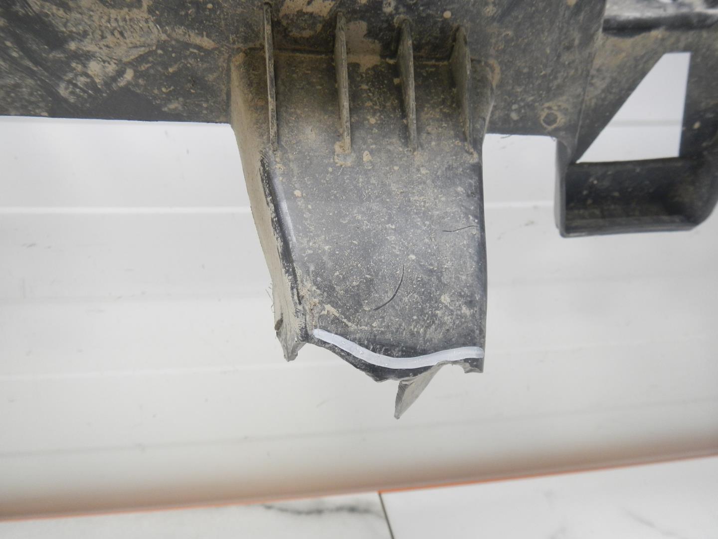 Усилитель заднего бампера