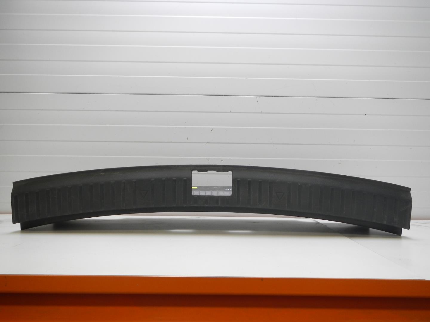 Обшивка багажника