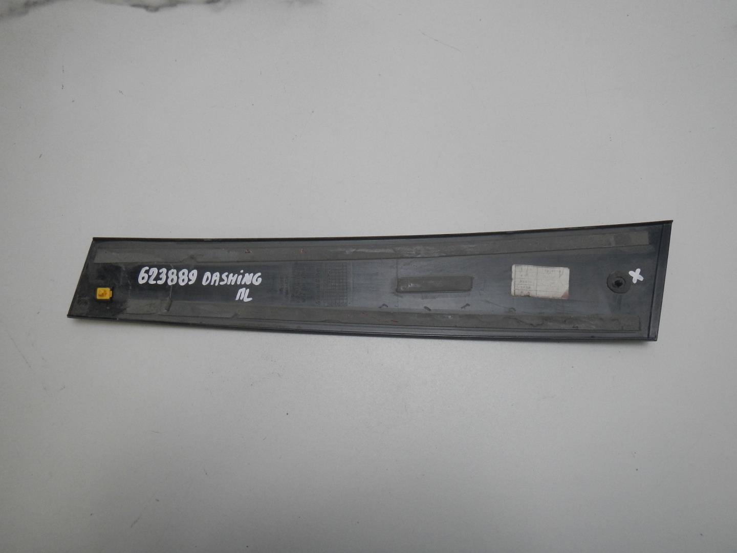 Накладка двери передней левой