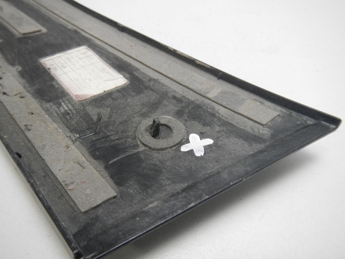 Накладка двери передней левой