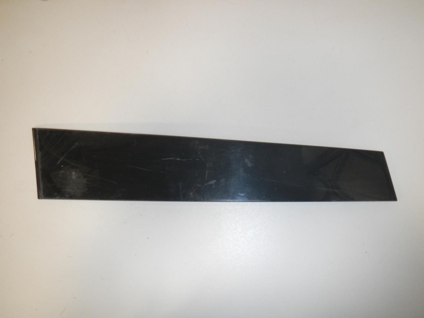 Накладка двери передней левой