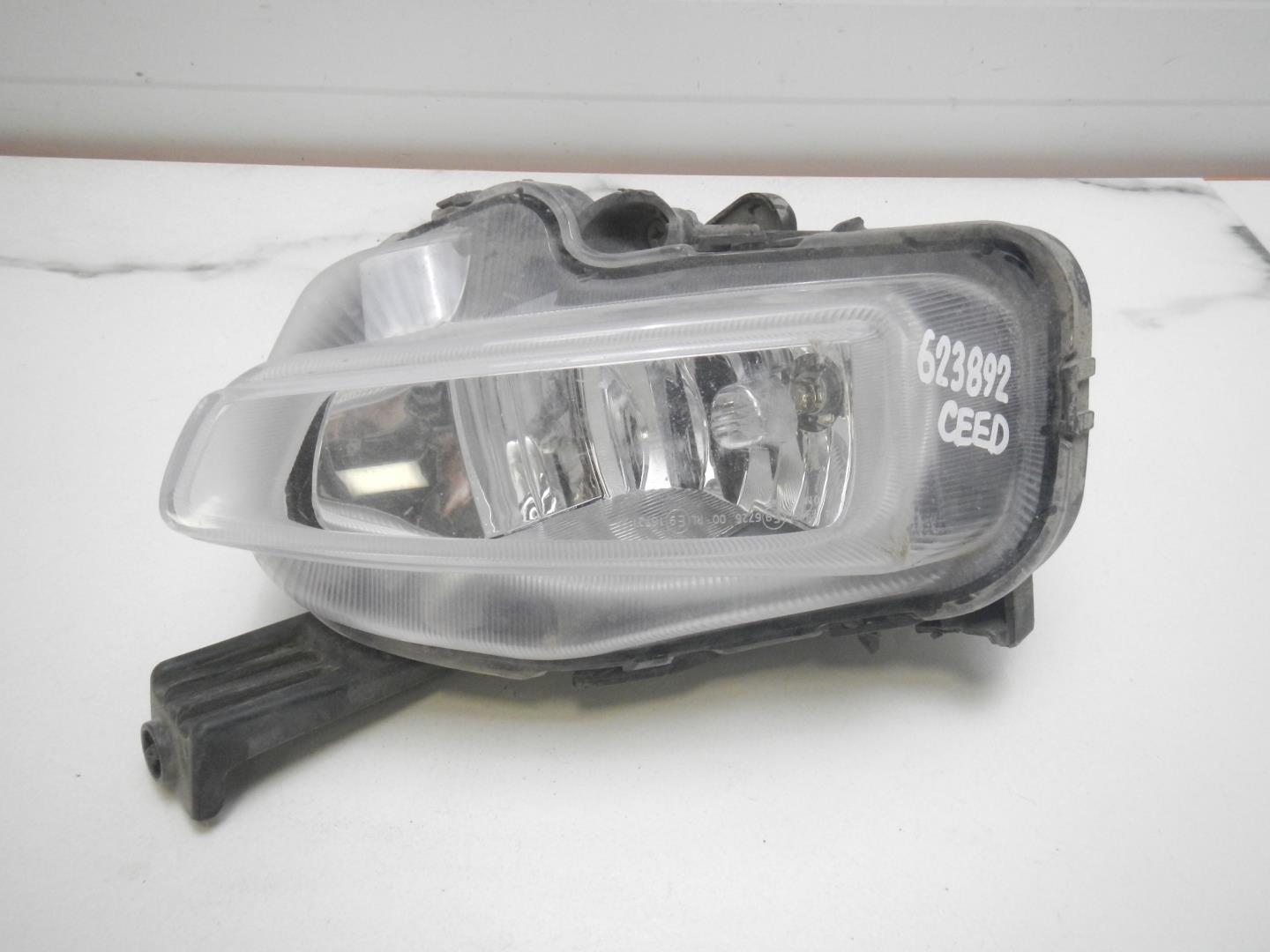 Фара противотуманная правая