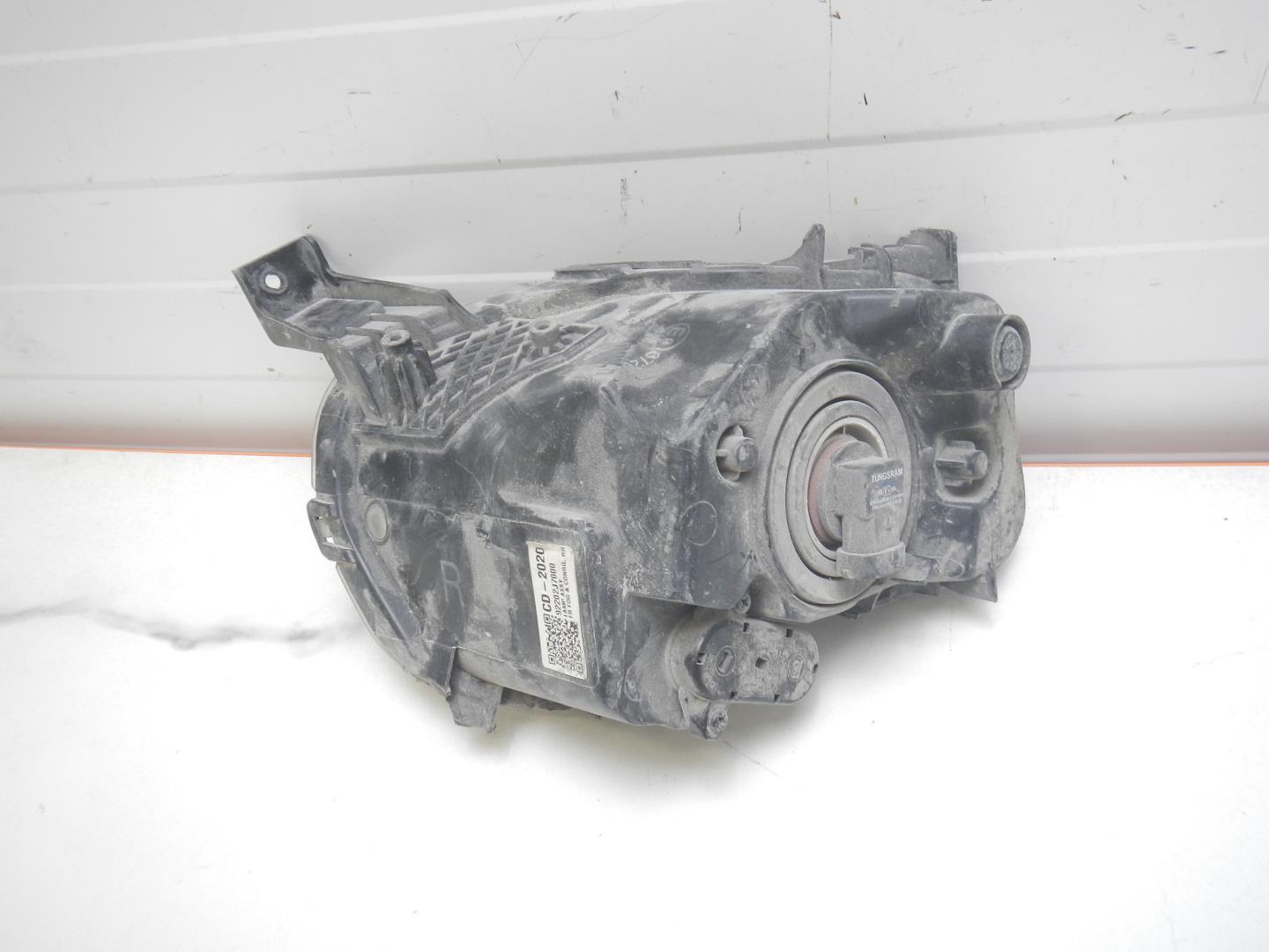 Фара противотуманная правая