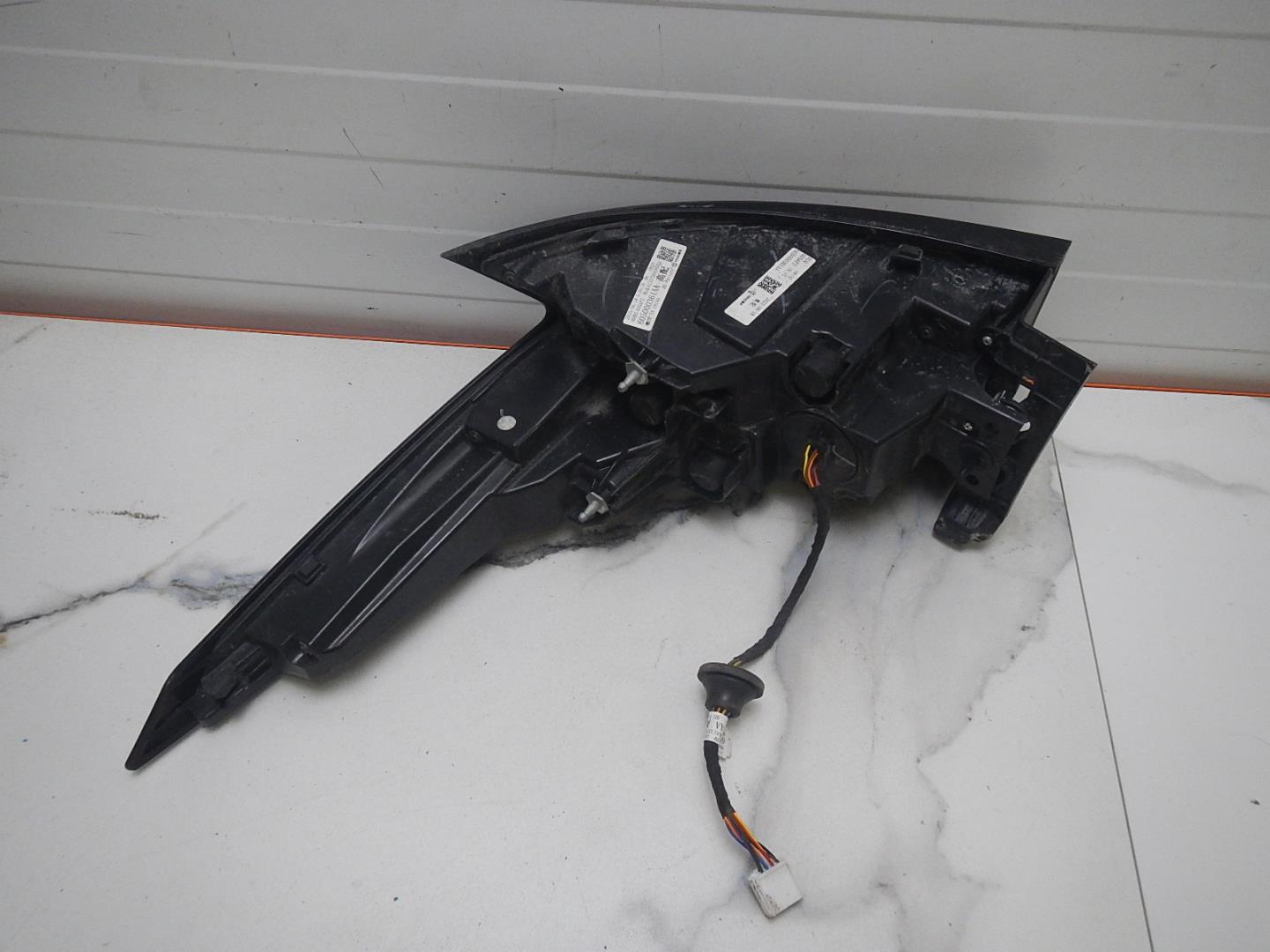 Фонарь задний левый