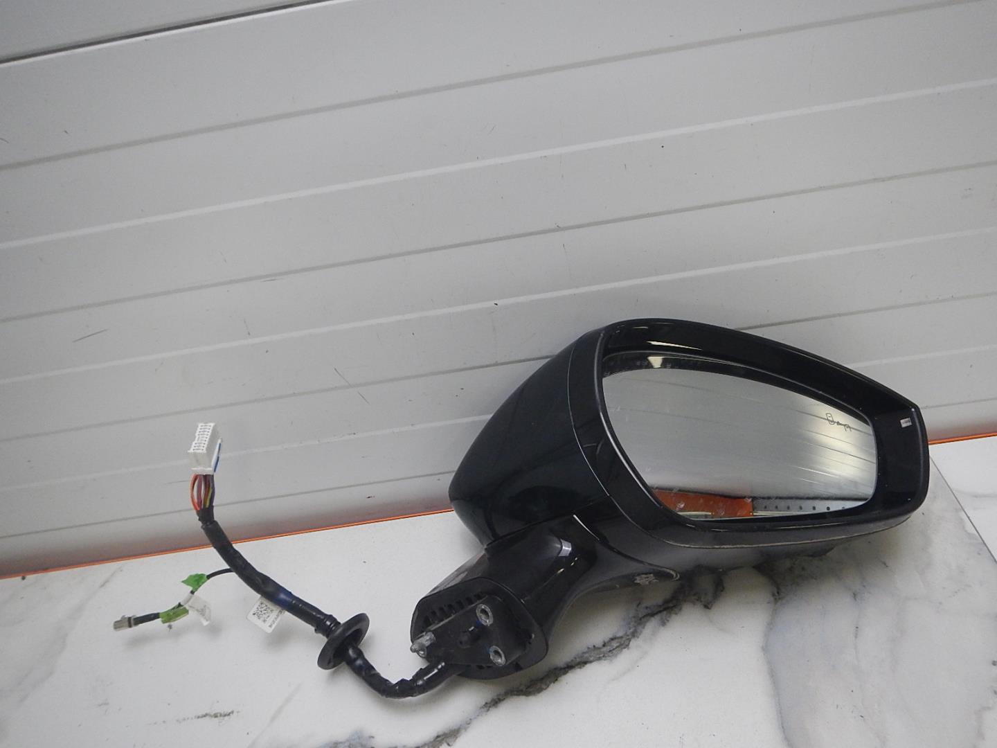 Зеркало правое электрическое