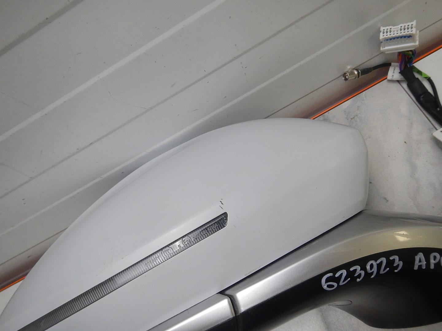 Зеркало правое электрическое