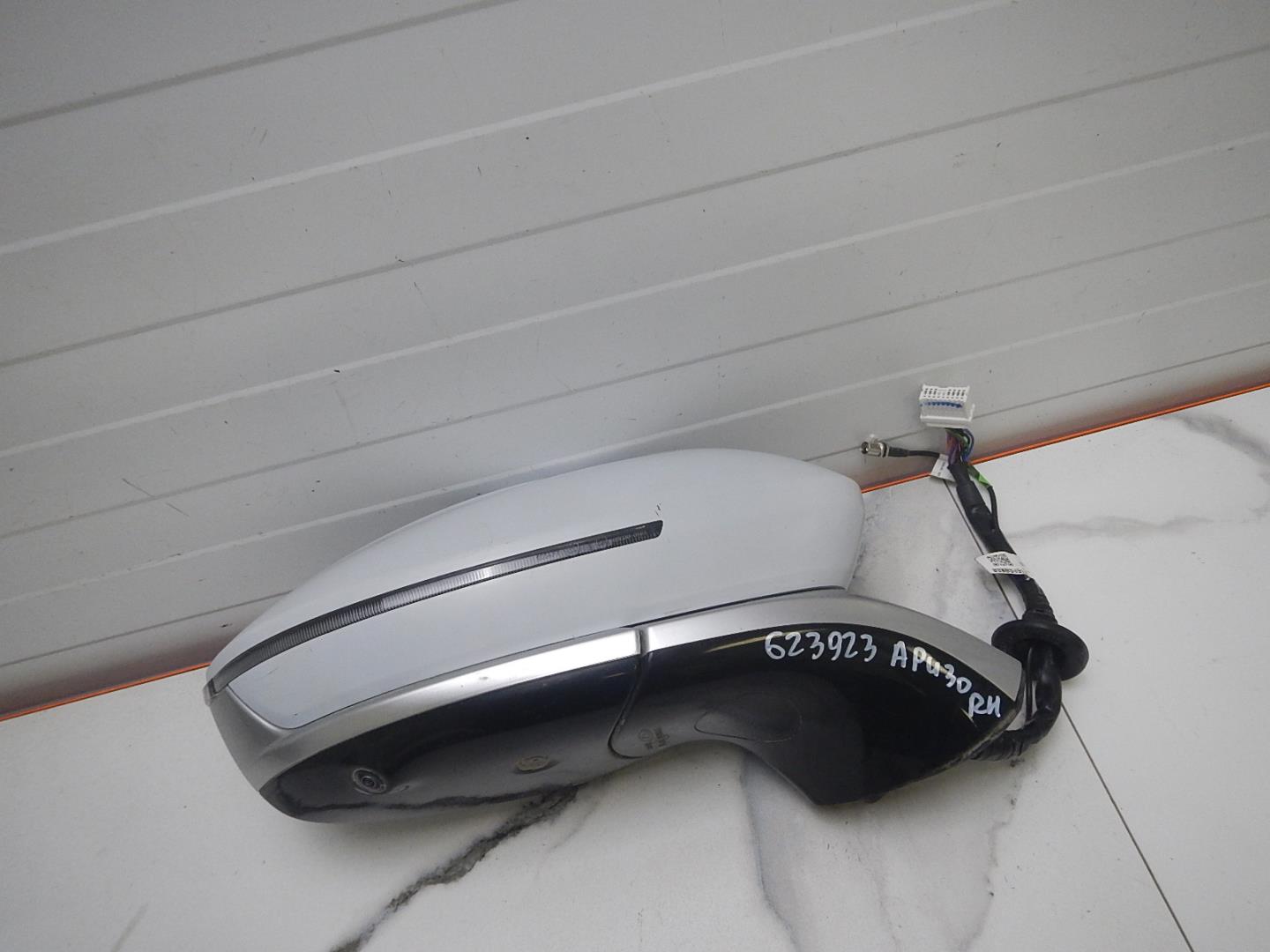 Зеркало правое электрическое