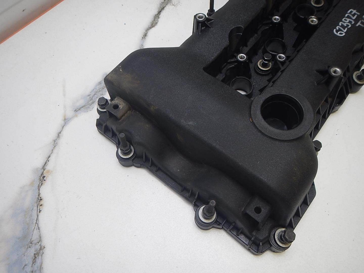 Крышка клапанная ГБЦ