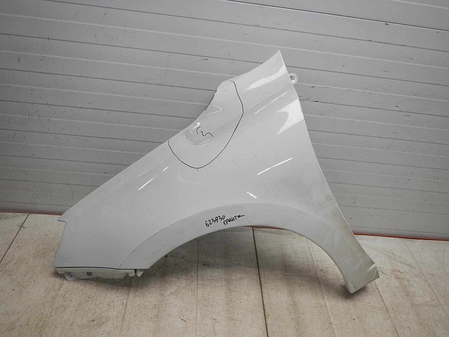 Крыло переднее левое