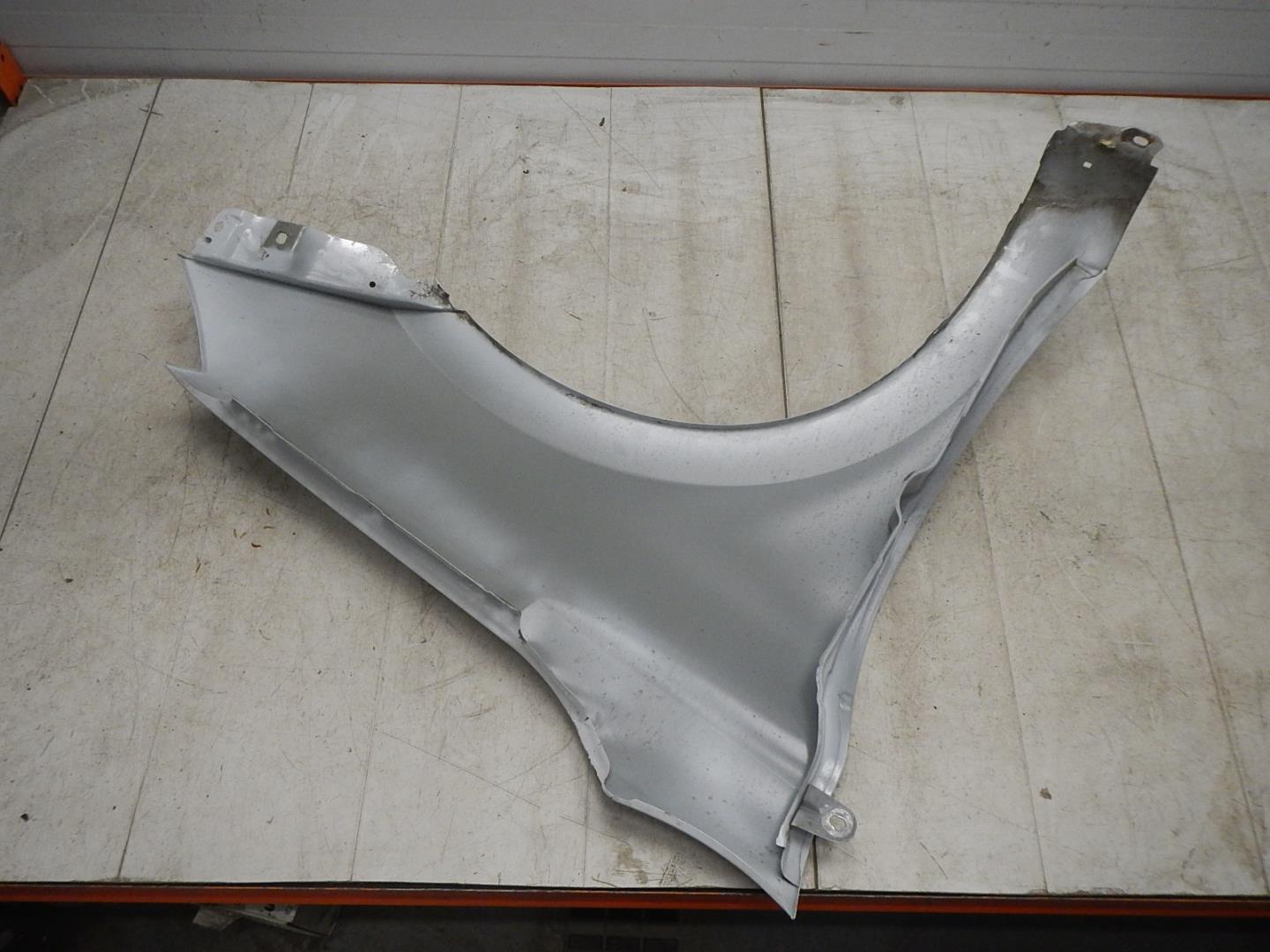 Крыло переднее левое