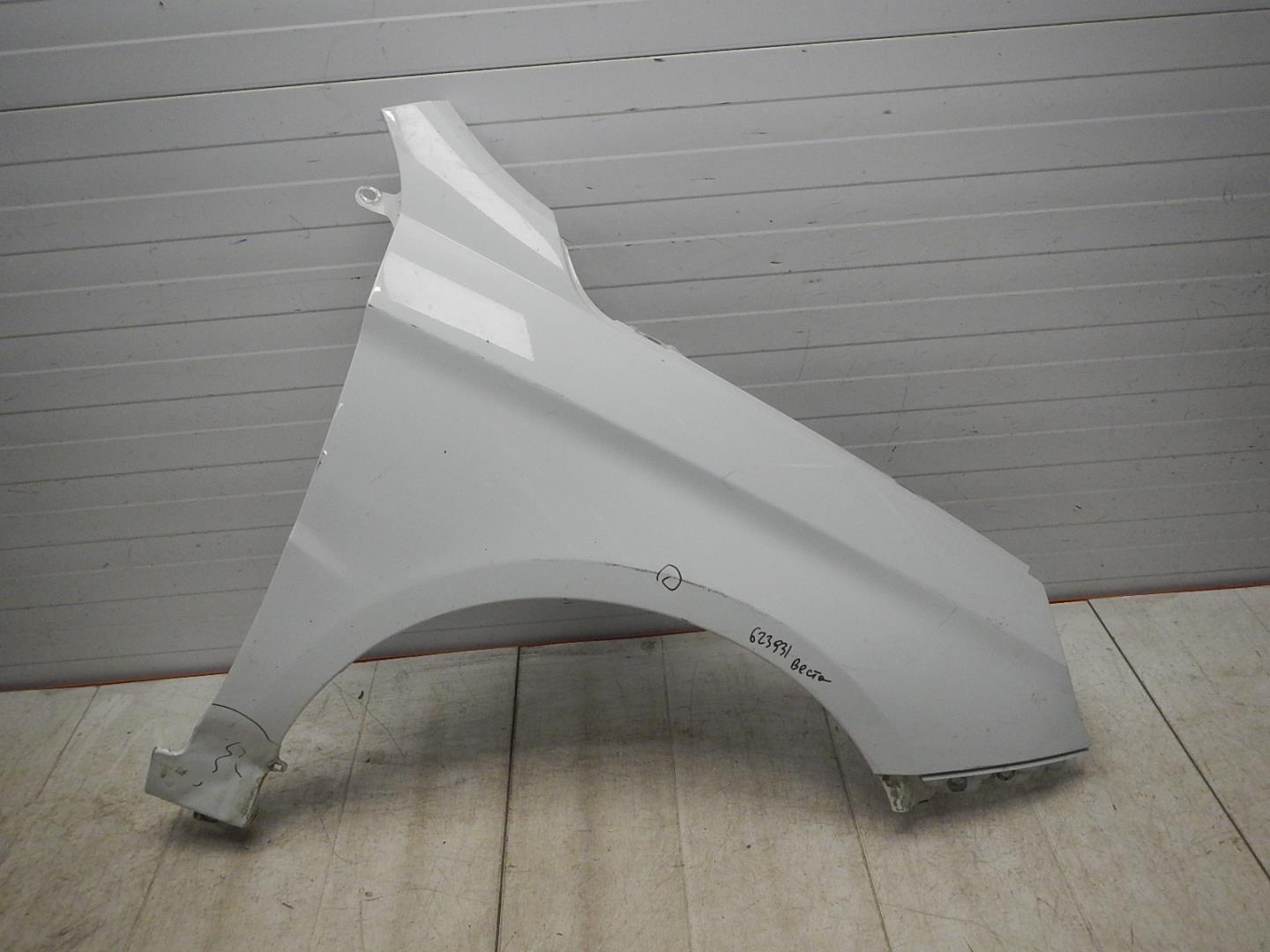 Крыло переднее правое