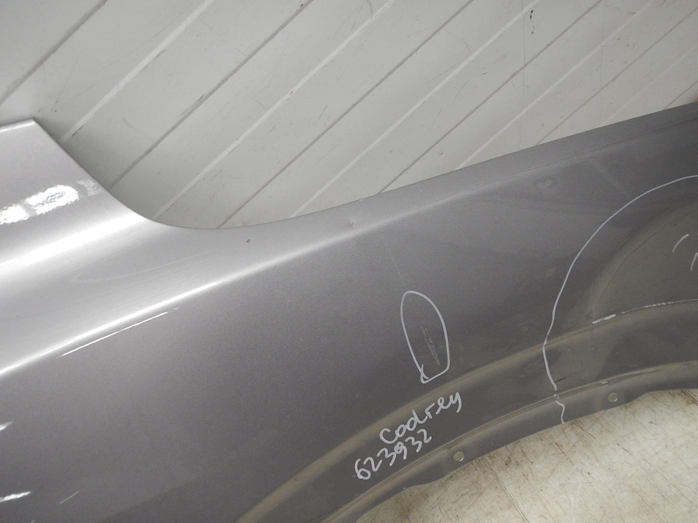 Крыло переднее правое