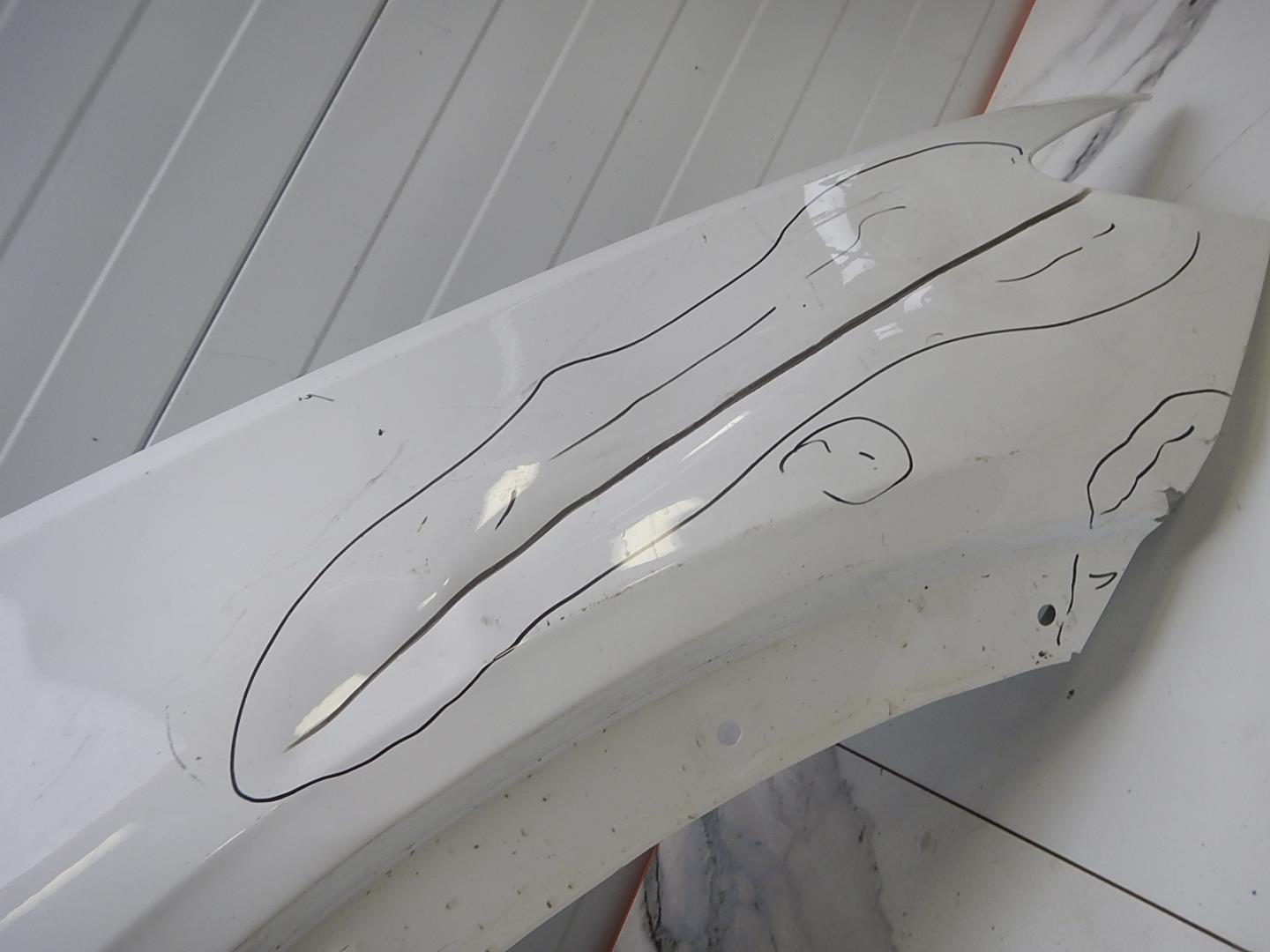 Крыло переднее правое