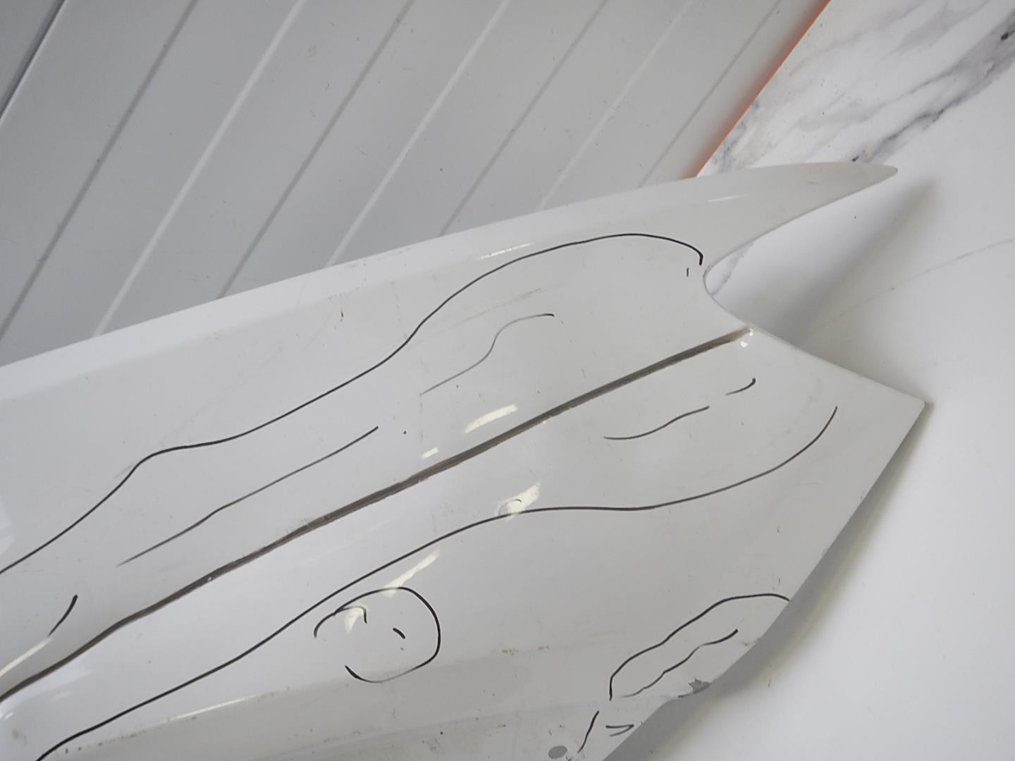 Крыло переднее правое