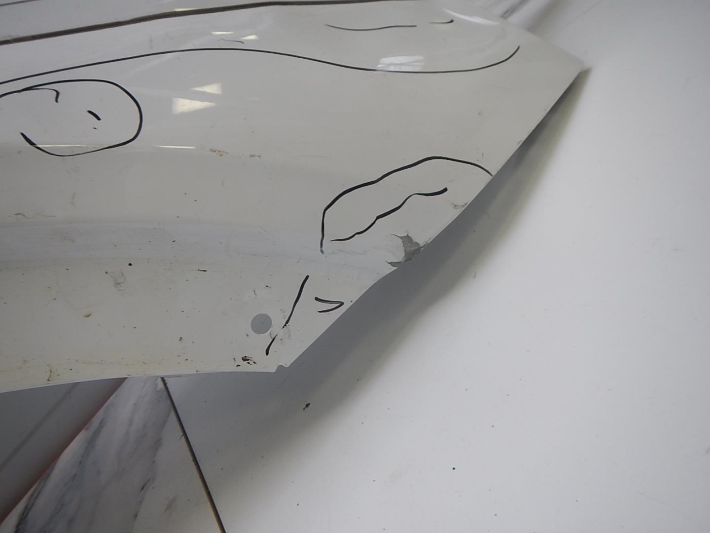 Крыло переднее правое